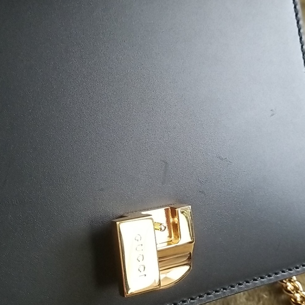 ๐๏ธ Black Gucci Leather Sylvie Chain Bag - Picture 8 of 8